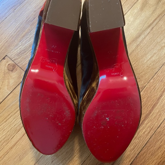 Beautiful velvet platform peep-toe Louboutin. - Picture 7 of 12